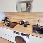 Renove Avec Climatisation Et Wifi En Dernier Etage, Vue A - Fr-1-196-383 *