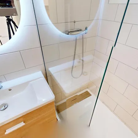 Rénové Avec Climatisation Et Wifi En Dernier étage, Vue à - Fr-1-196-383 * Menton