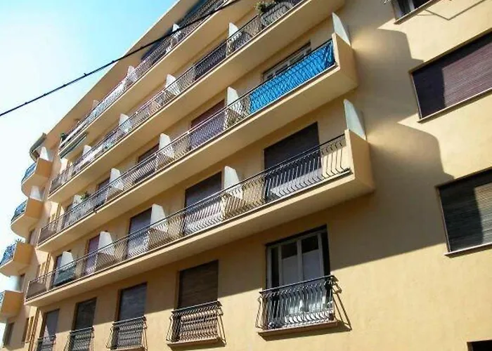 Renove Avec Climatisation Et Wifi En Dernier Etage, Vue A - Fr-1-196-383 * Menton
