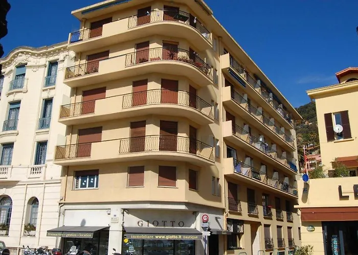 Renove Avec Climatisation Et Wifi En Dernier Etage, Vue A - Fr-1-196-383 Apartment *